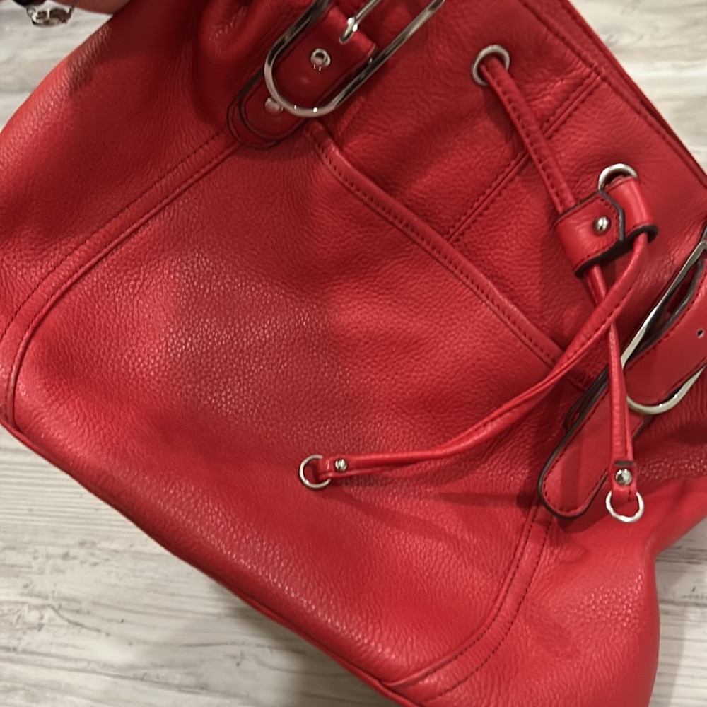 red bag - Picture 4 of 8